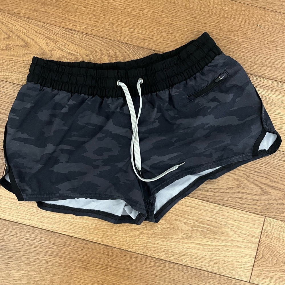 Vuori Shorts